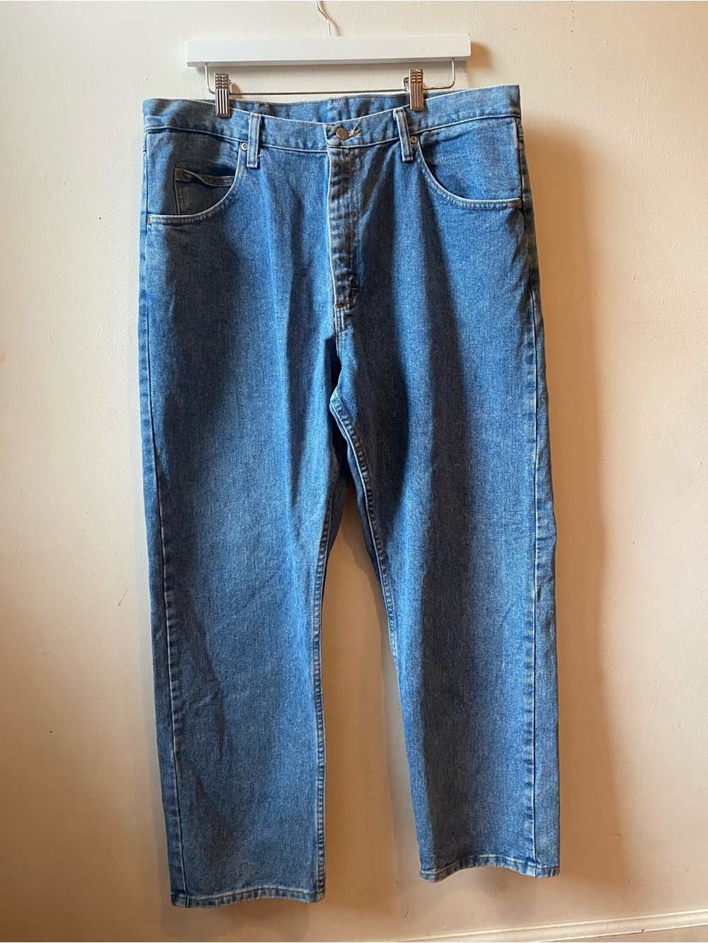 Wrangler Straight-Leg Men's Denim Jeans in Medium Blue